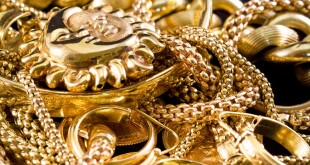 pile-of-gold-chains-jewelry